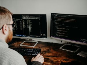 website tanpa coding yang ramah pemula dan profesional.