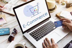 AI membantu e-commerce dengan chatbot, analitik data, dan visual search dalam suasana modern yang dinamis dan ramah pengguna.