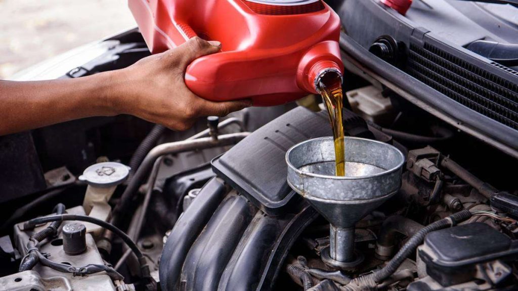 Rekomendasi Oli Mesin Diesel Terbaik Biar Mesin Awet