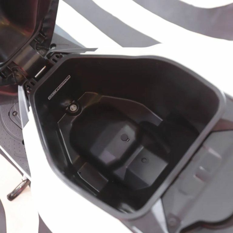 bahaya menyimpan HP di bagasi motor