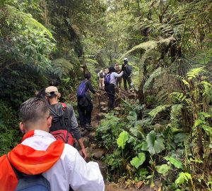 kawah ratu gunung salak