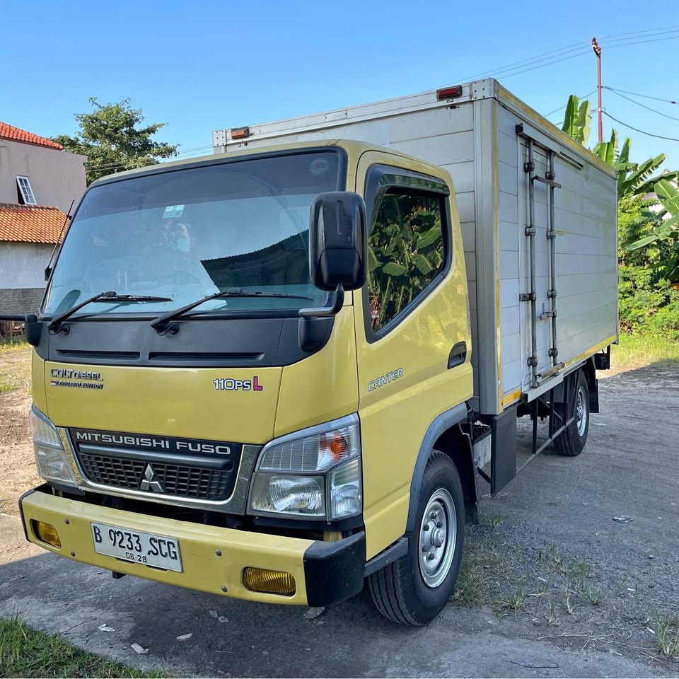 Truk Andalan Buat Angkutan Barang, Gak Cuma Kuat Tapi Juga Irit!