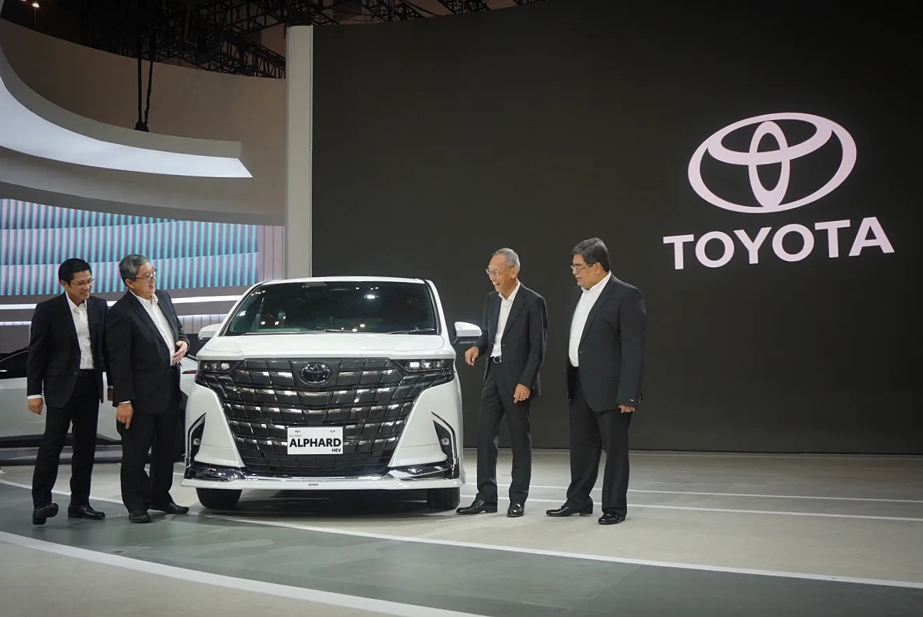 toyota alphard hybrid 2023